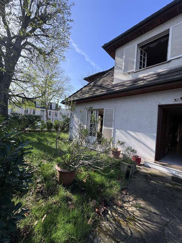 Maison 241 m² à Saint-Maur-Des-Fosses  - photo 6