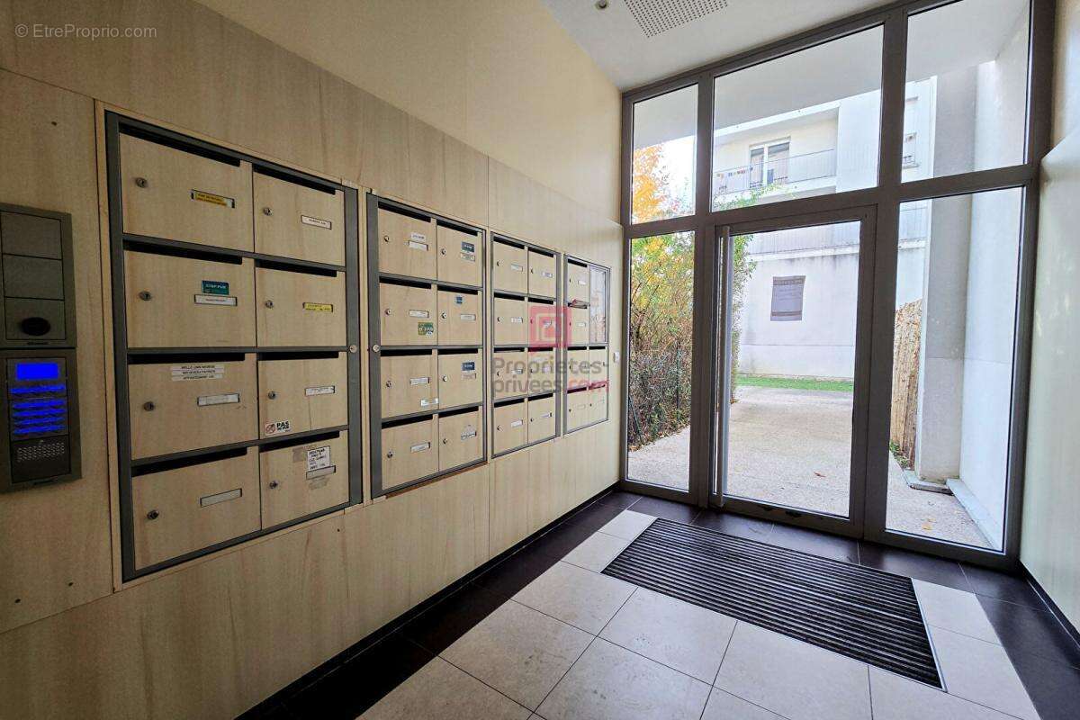 Appartement à SAINTE-GENEVIEVE-DES-BOIS