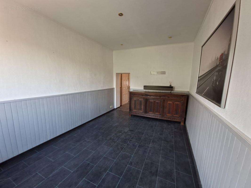  DUPLEX 70 m² – Seulement 110 000 € – Une opportunité rare à Marseille 11e (Saint-Marcel) - photo 4