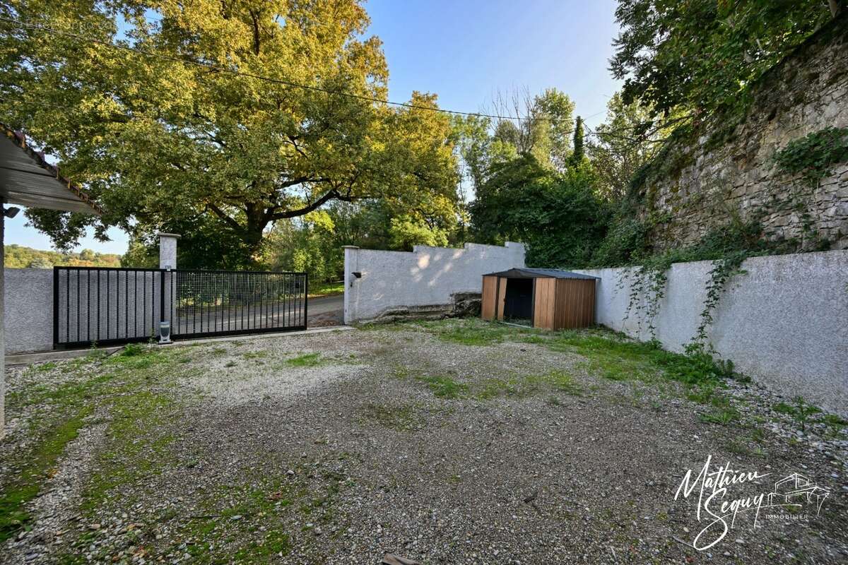Ensemble immobilier pro/perso à St Genis Laval - photo 15