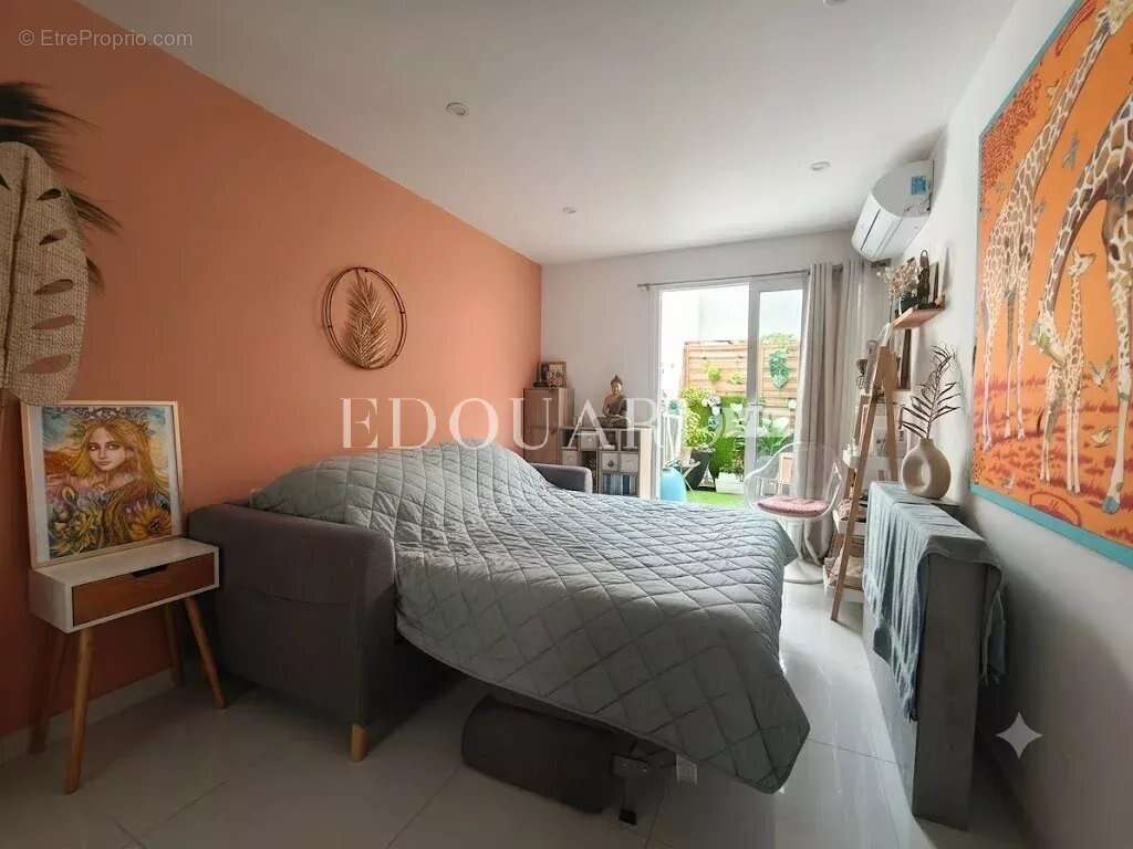 Roquebrune Cap Martin, trois pièces avec spectaculaire terrasse, petite piscine privée et superbe vue mer - photo 12