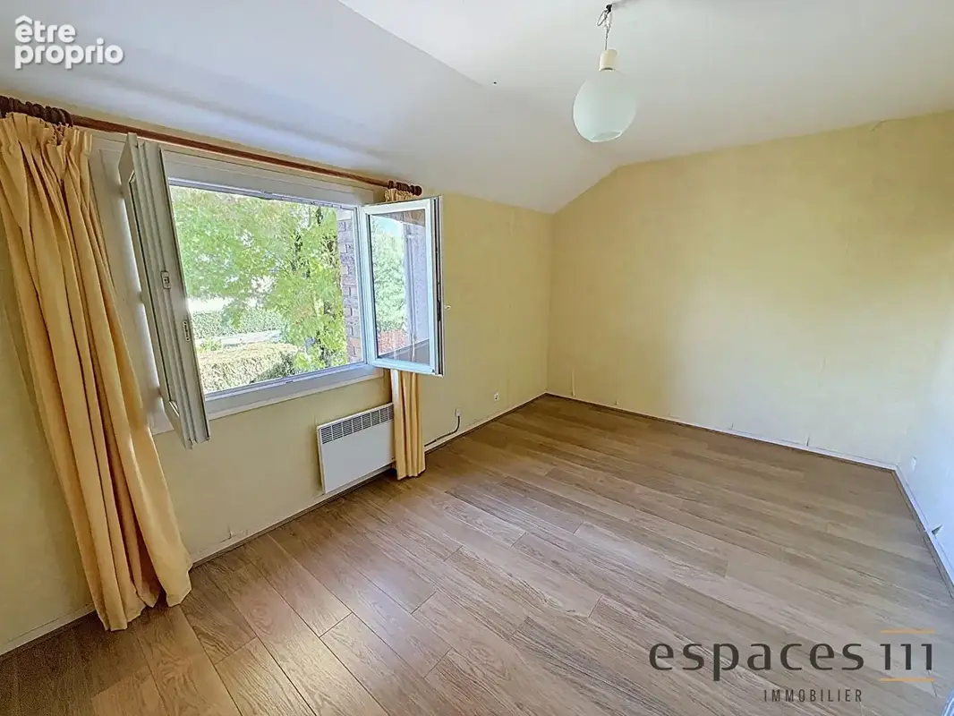 Maison familiale au coeur du village -107 m², beau potentiel et emplacement recherché - photo 6
