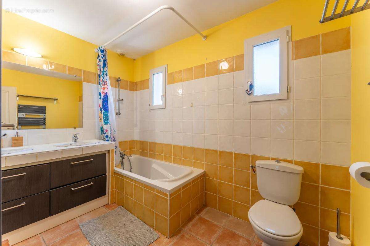 Maison à SAINT-CAPRAIS-DE-BORDEAUX