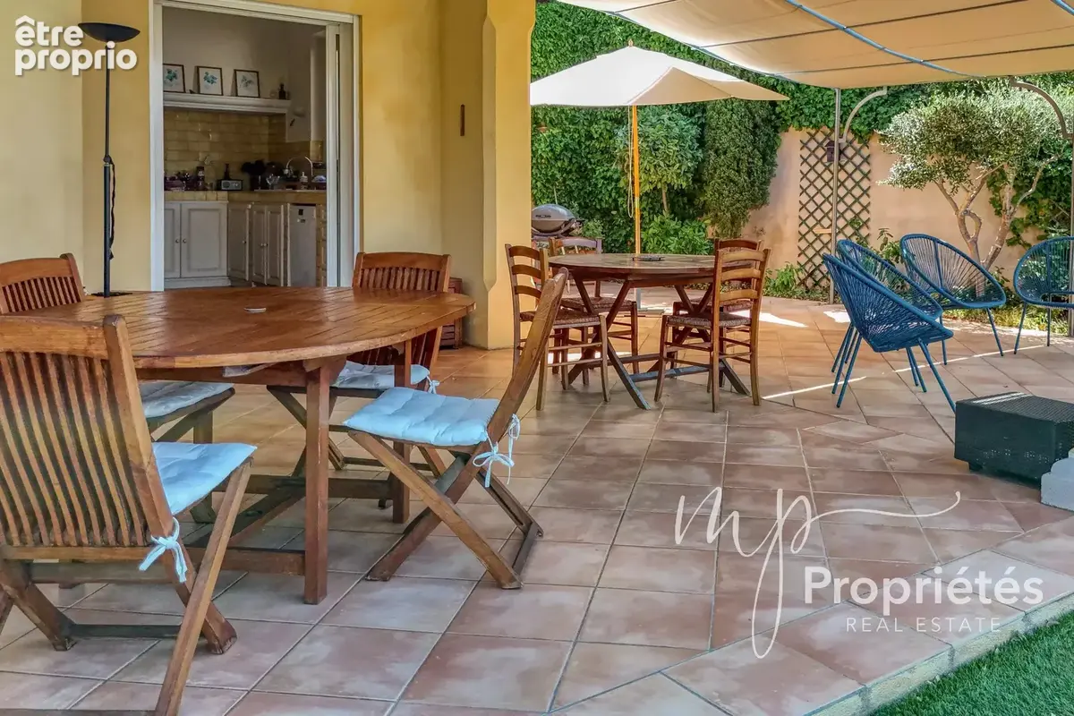 À vendre Villa au Rayol-Canadel-sur-Mer EXCLUSIVITE -– Propriété vue mer , 5 chambres, piscine, plage et village à pied - photo 9