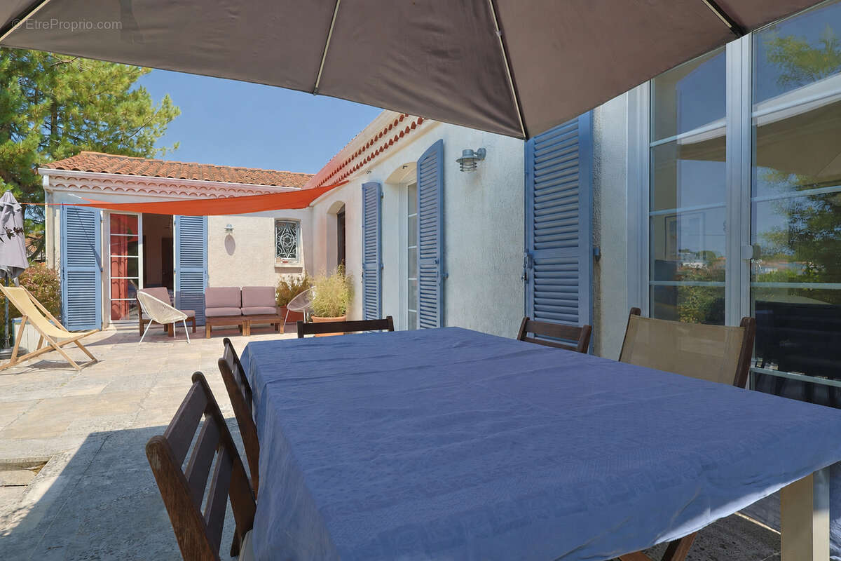 EMPLACEMENT PRIVILÉGIÉ - Maison chaleureuse de 115 m² avec terrasses - photo 10