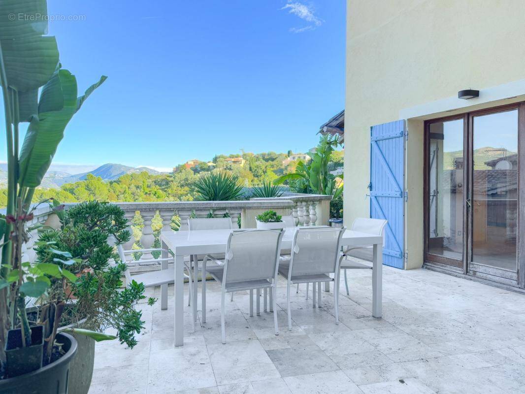 Appartement à FALICON