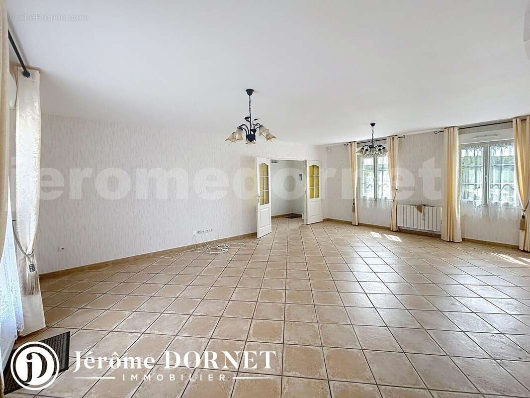 lemp_00002 - Maison à CREVECOEUR-LE-GRAND