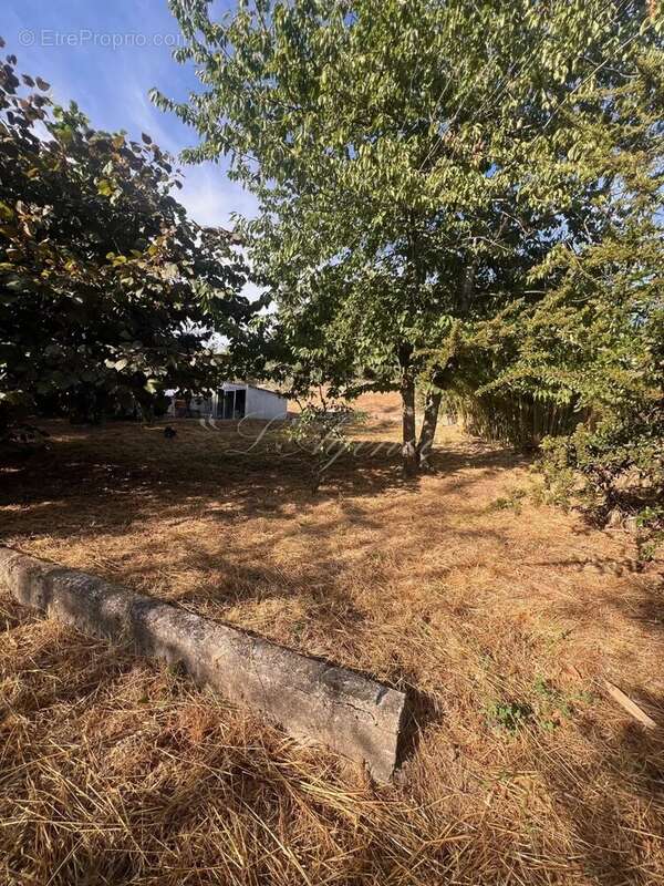 Terrain constructible berre les alpes - photo 2