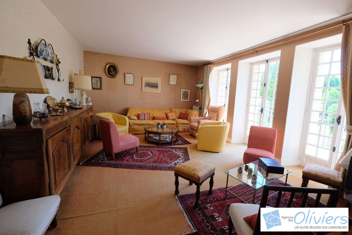 Maison à MILON-LA-CHAPELLE