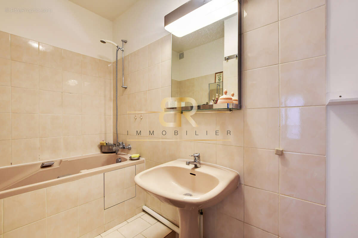Appartement à PARIS-14E
