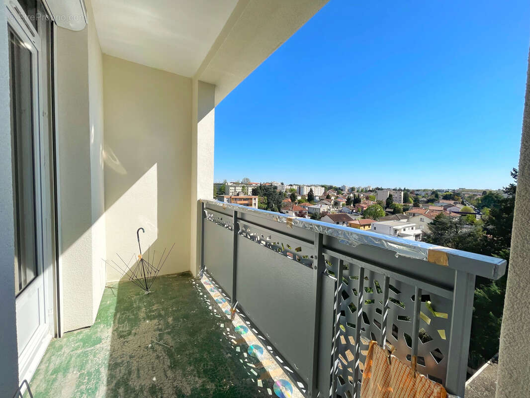 Appartement à BRON