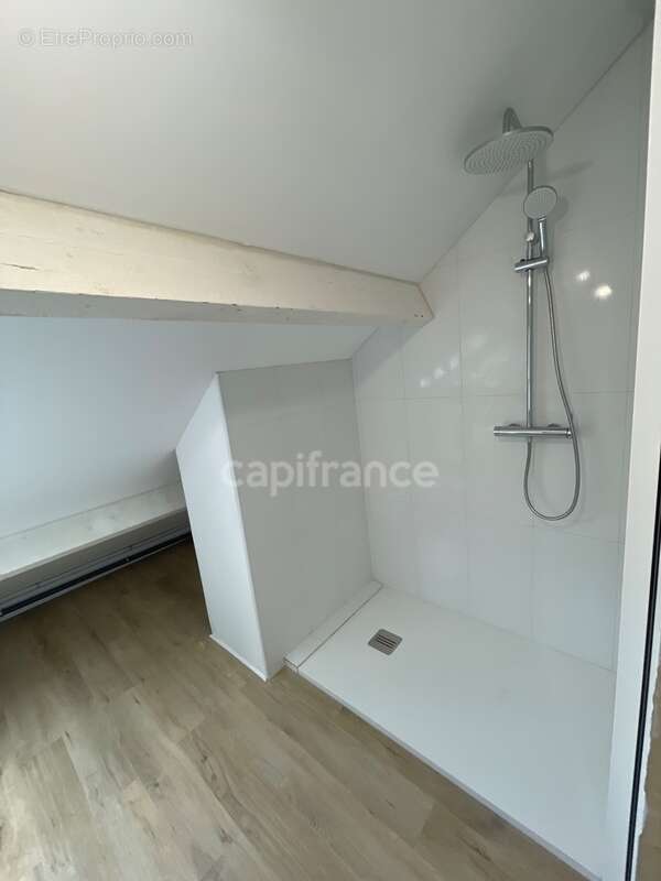 **Exclusivité**Sainte-Cécile**Maison rénovée de 137 m², 4 chambres, jardin et double garage - photo 16