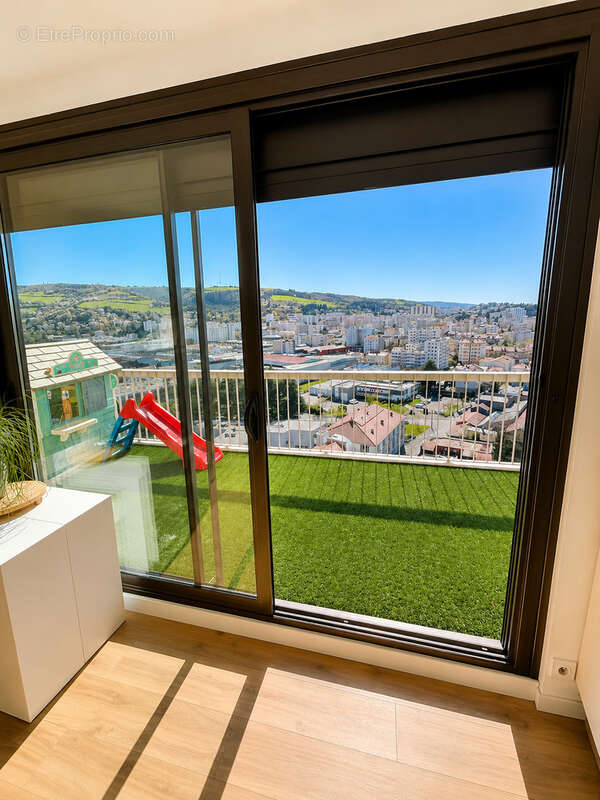 À vendre    Appartement entièrement rénové avec grand balcon/terrasse à Saint-Étienne (secteur vivaraize) - photo 7