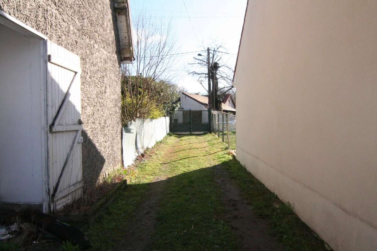 Terrain à ANGERVILLIERS