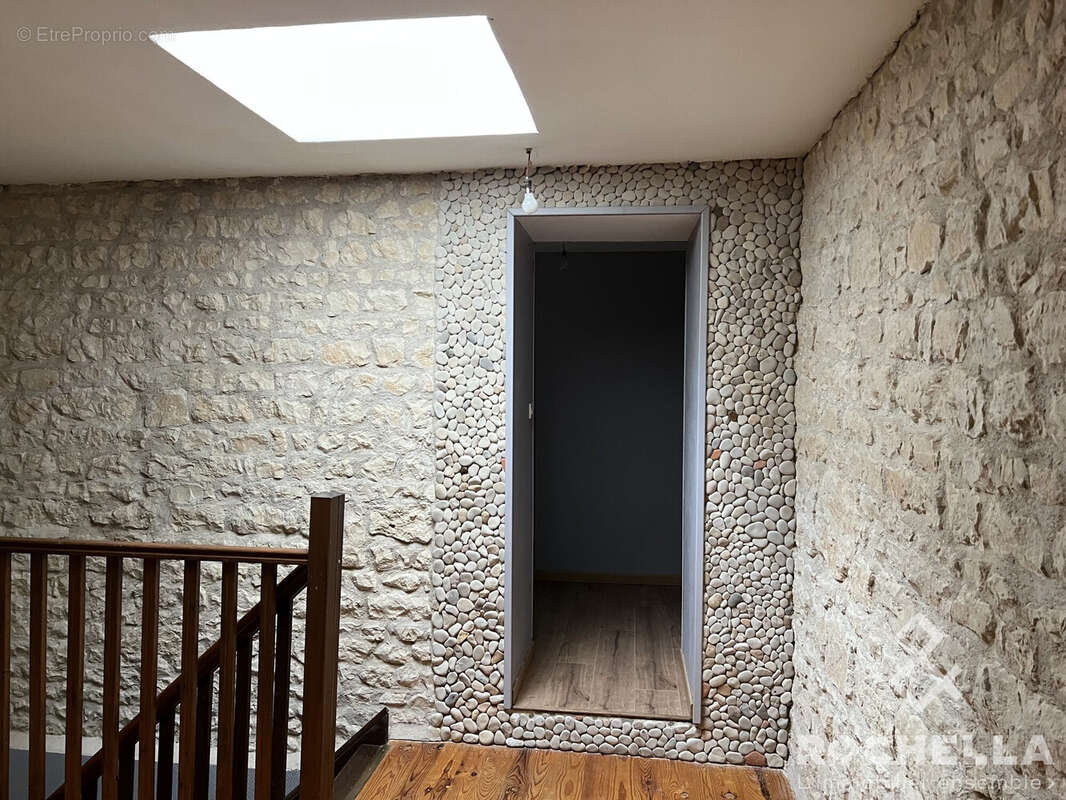 Maison 116 m² à La Vergne  - photo 8