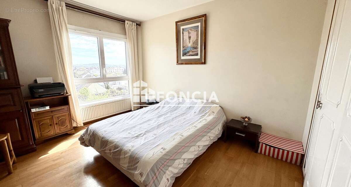 Appartement à HOUILLES
