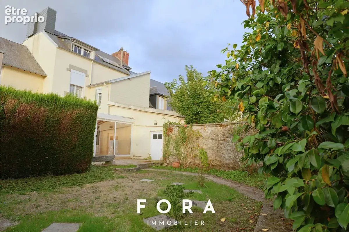 Maison familiale mitoyenne de 135 m² avec double garage, en centre-ville de Condé-en-Normandie ! - photo 13
