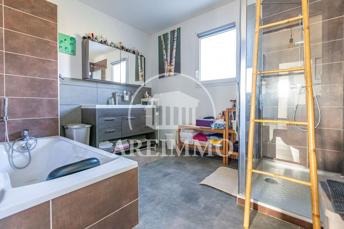 Maison 111 m² à Juvignac  - photo 4