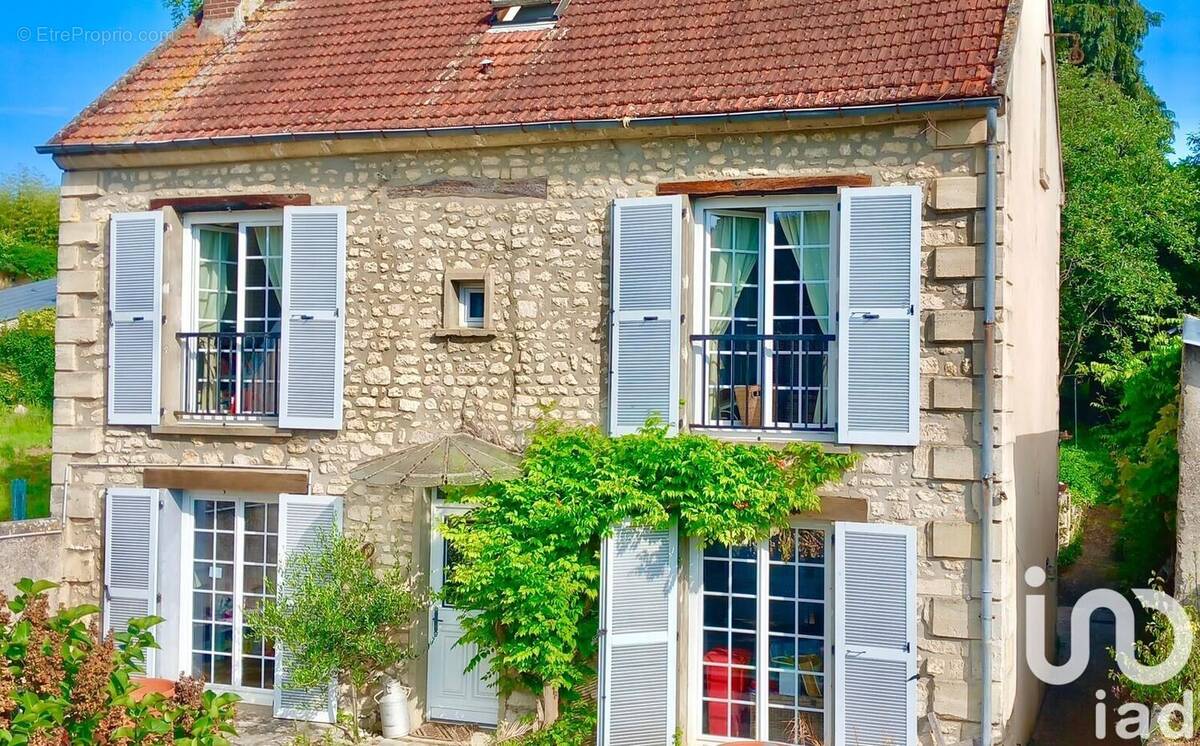 Photo 1 - Maison à VALLANGOUJARD