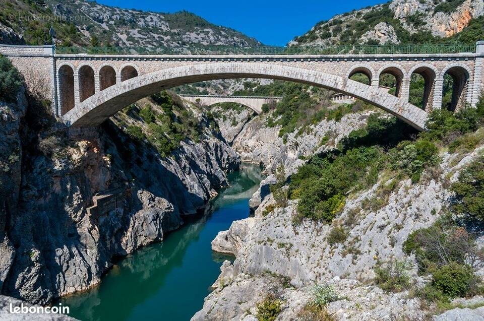 Terrain à SAINT-JEAN-DE-FOS