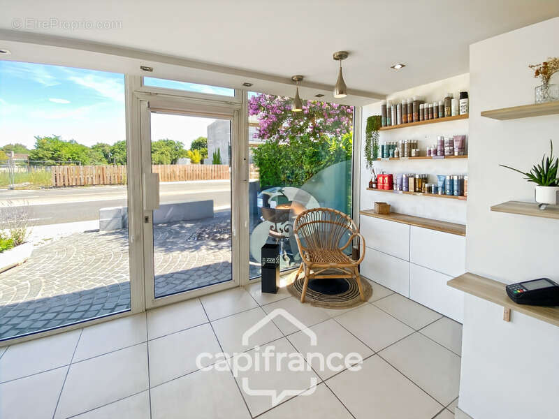 Commerce à LE HAILLAN