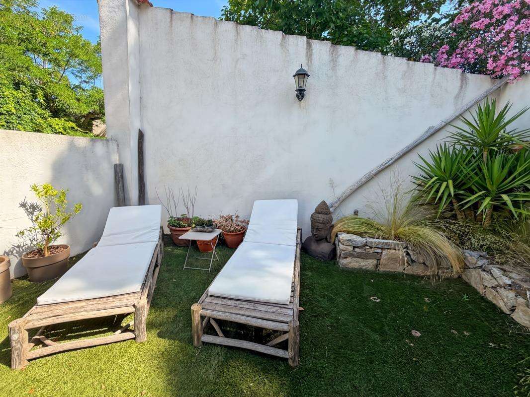 Chai rénové en loft de 152m², jardin, piscine, DPE A - photo 16