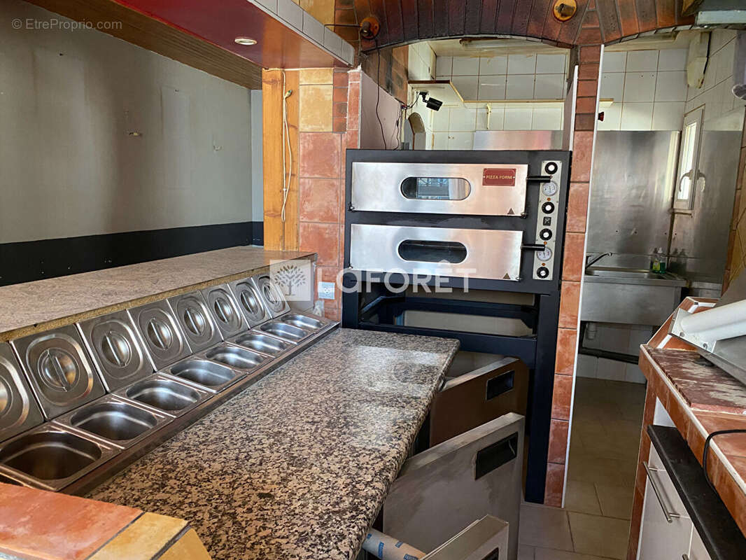 Immeuble avec commerce et duplex. - photo 9