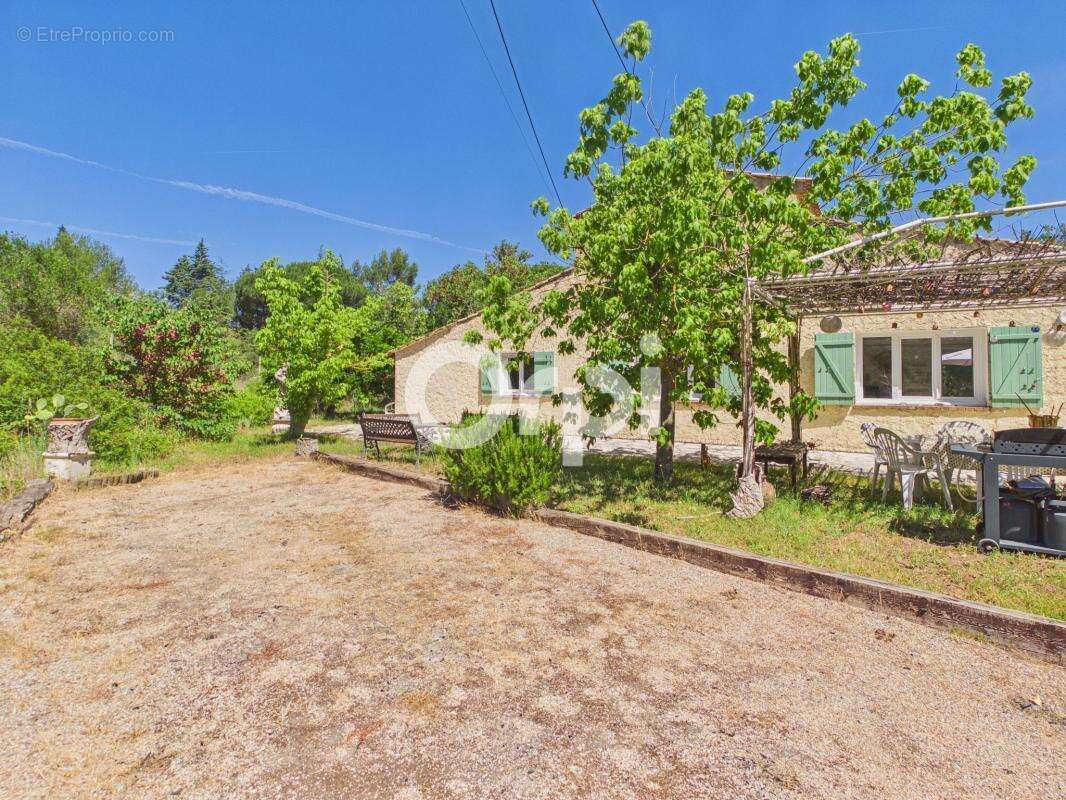 Maison à BAGNOLS-EN-FORET