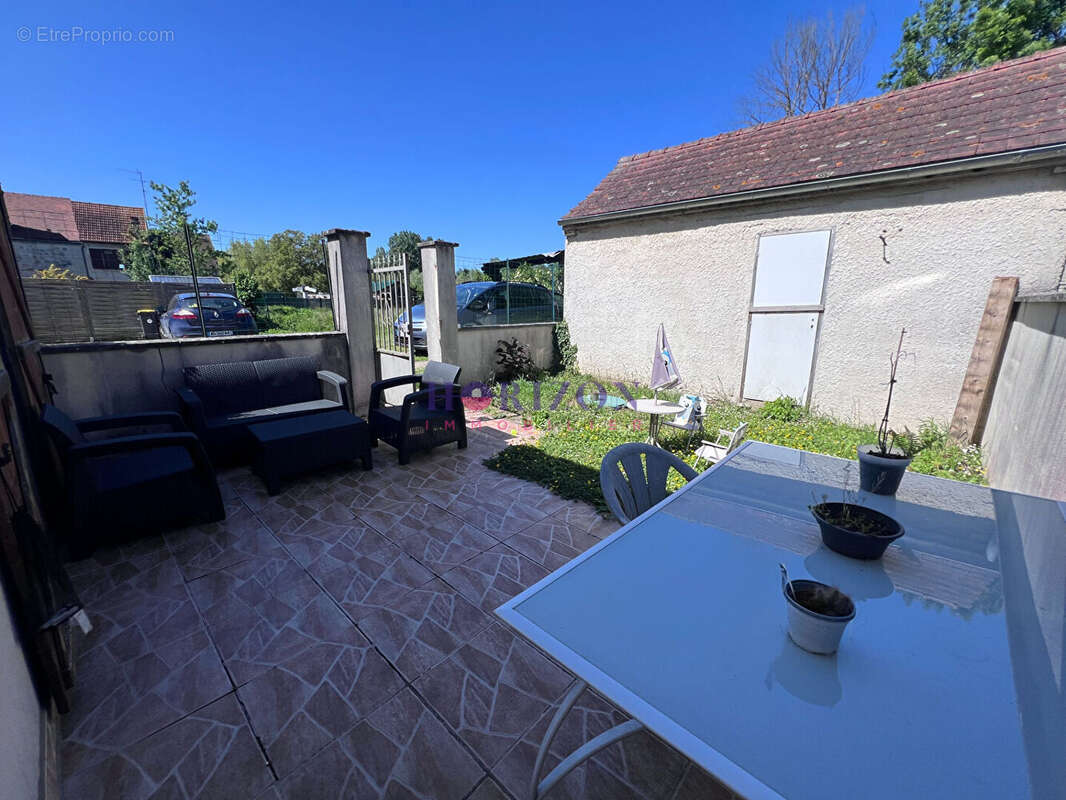 Maison à THIERS-SUR-THEVE