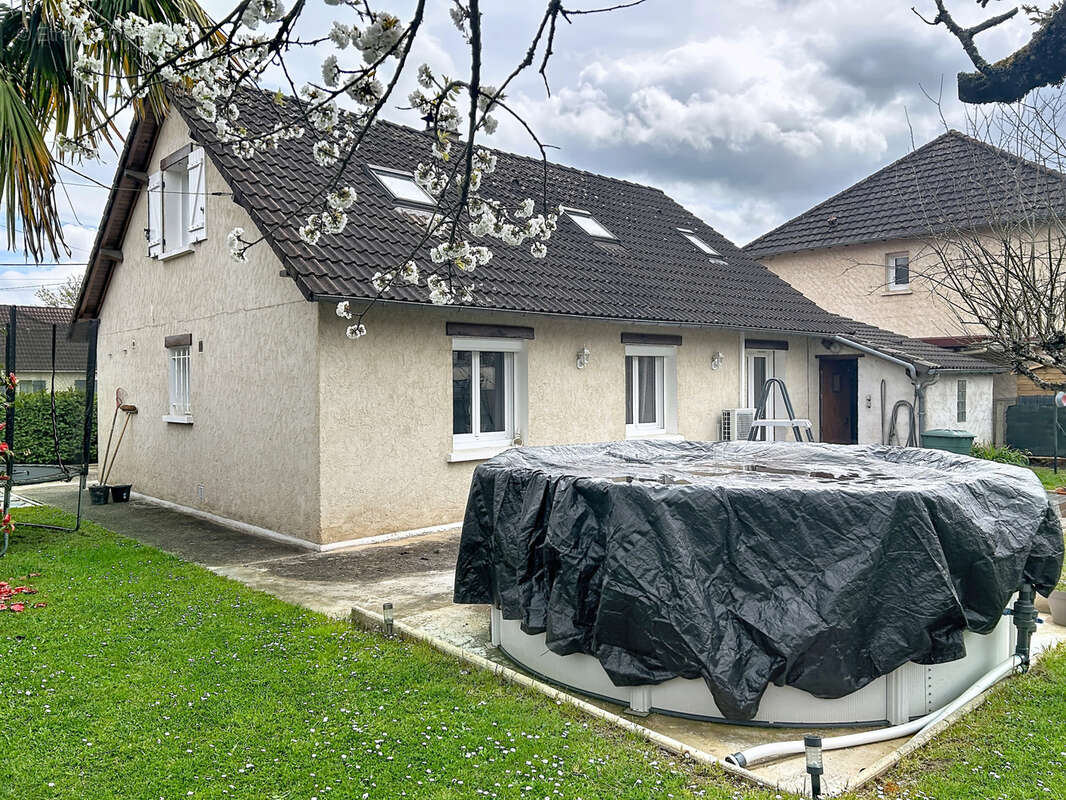 Maison à SAINT-PANTALEON-DE-LARCHE