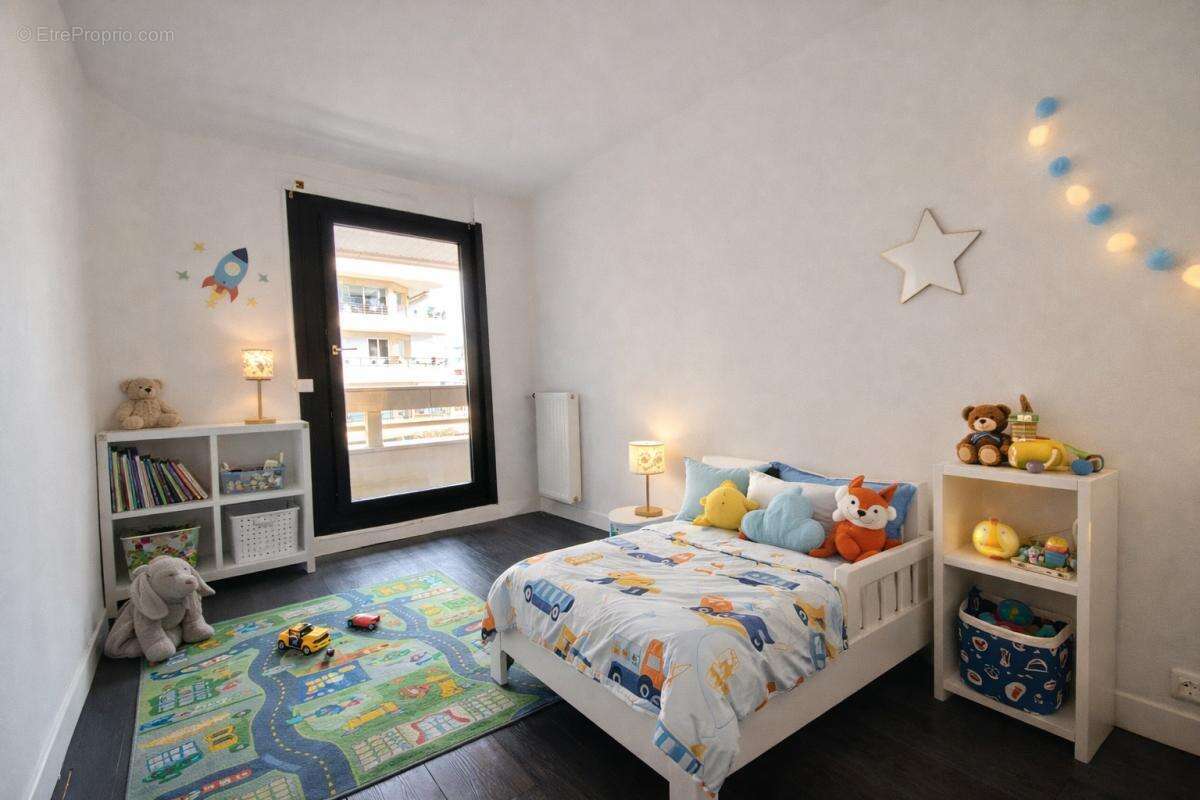 Appartement à LEVALLOIS-PERRET