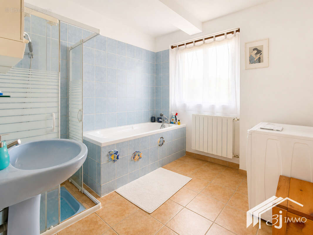 Maison à ESCORNEBOEUF