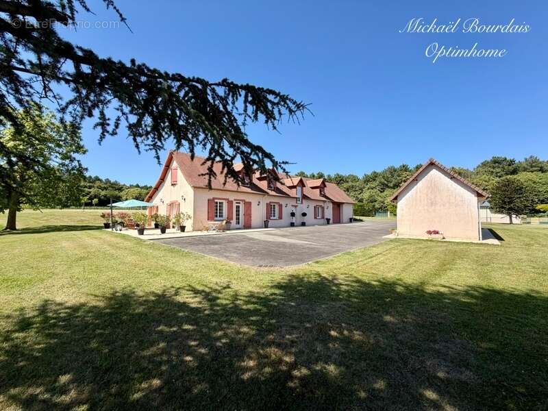 Maison de caractère 230 m2 avec 7 hectares de prairie – Vie de plain-pied – Secteur Oizé - photo 2