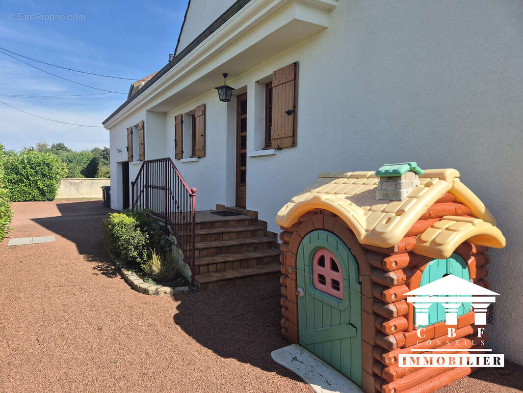 Maison à OUROUX-SUR-SAONE