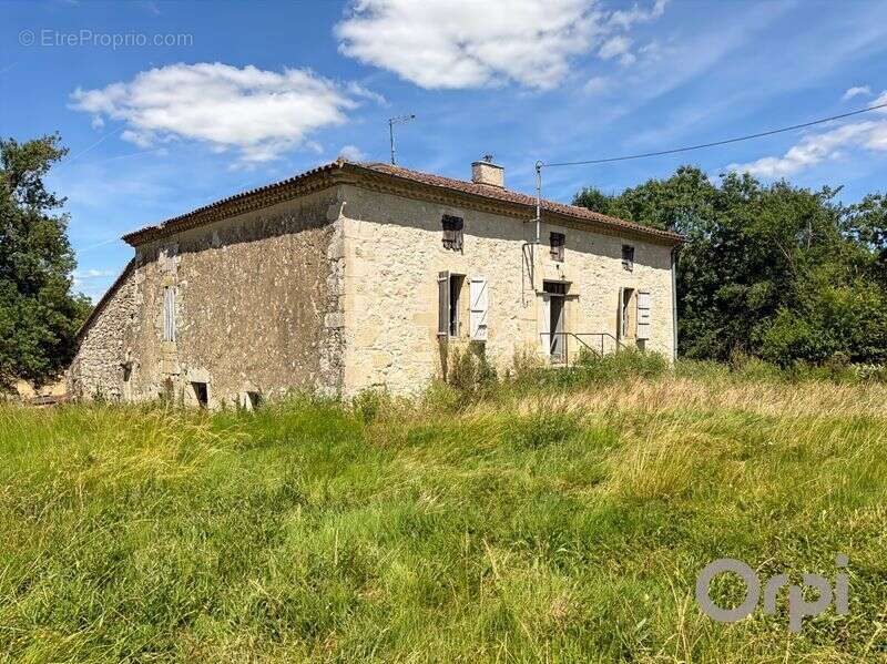 En campagne maison ancienne a renover entierement sur plus de 5000 m² de terrain - photo 2