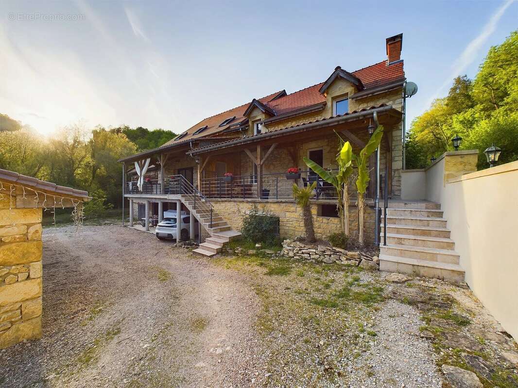 Superbe rénovation pour cette maison en pierre avec potentiel de revenus près de Beynac - photo 3