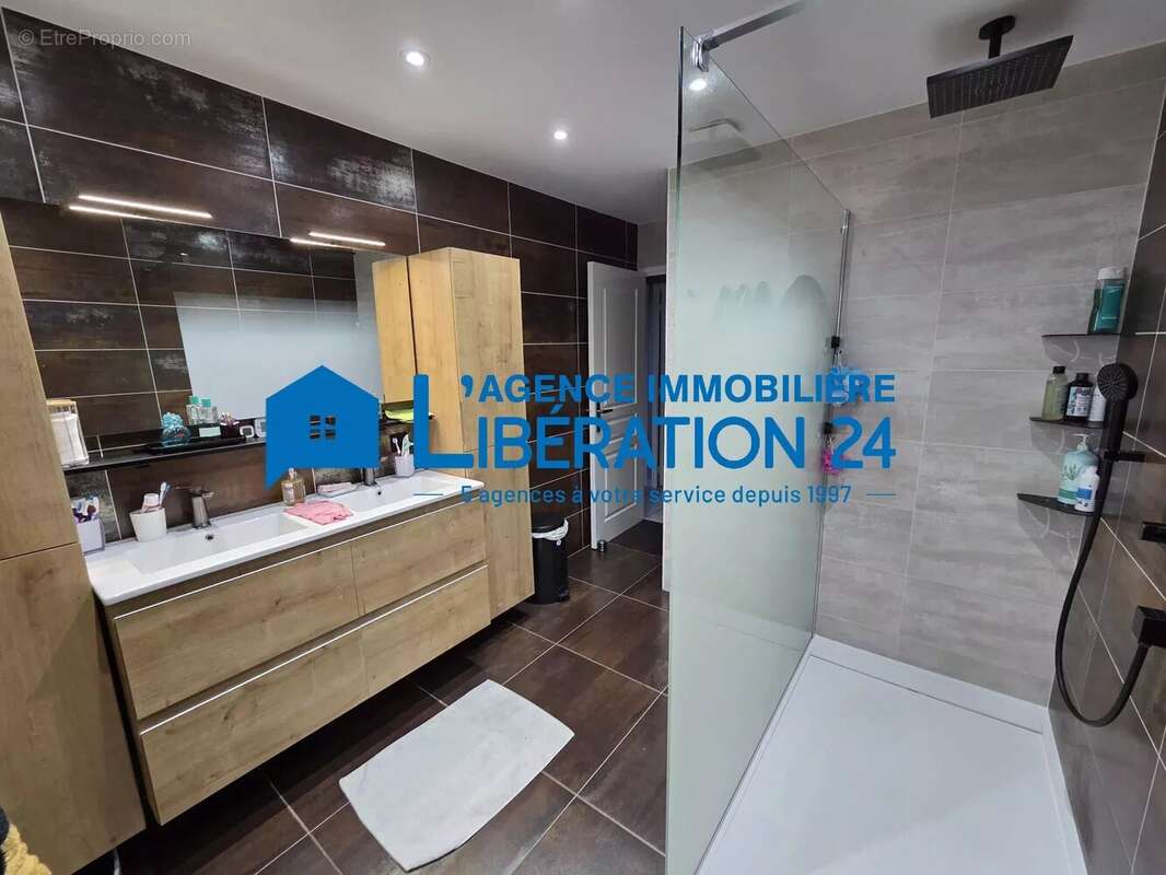 Maison à CHATEAUNEUF