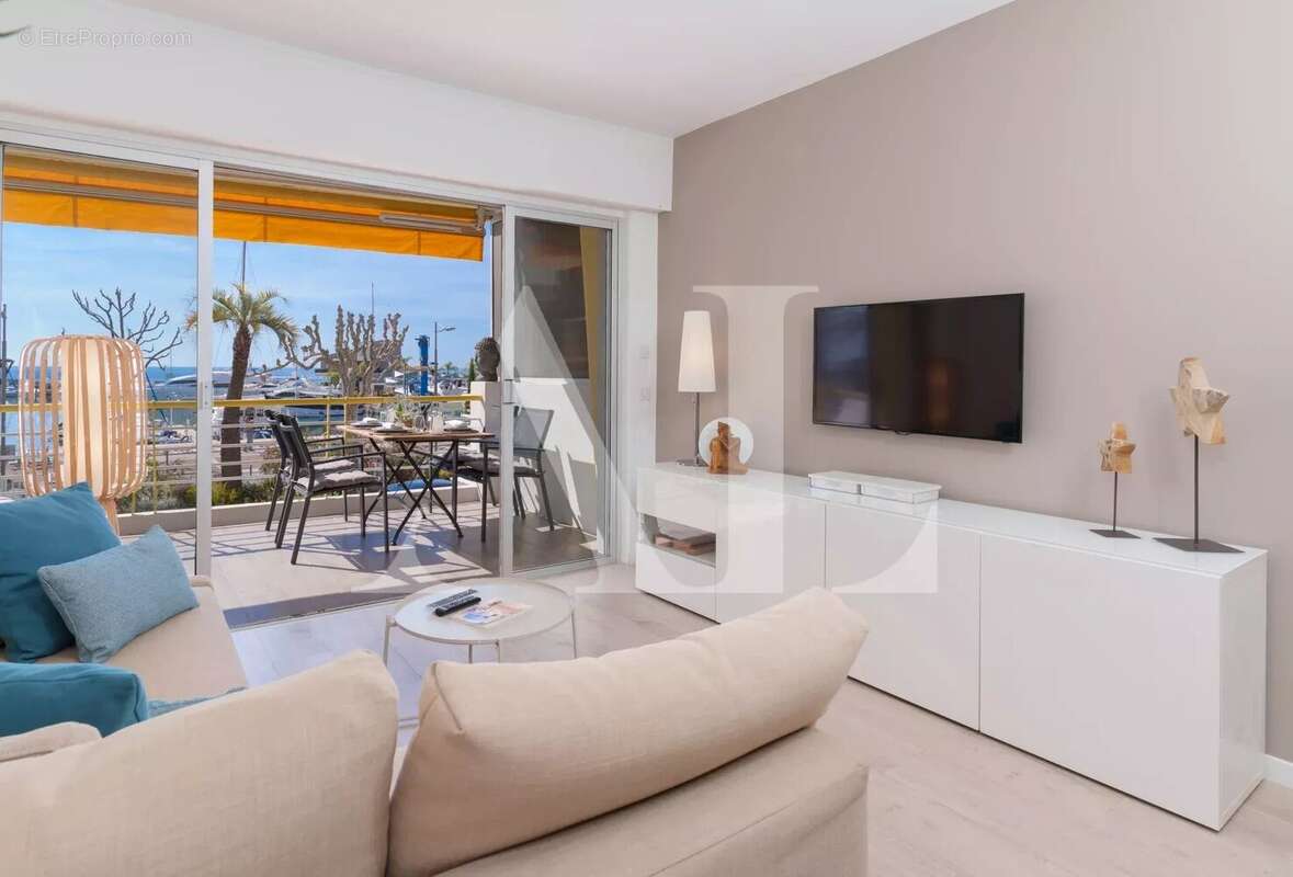 Appartement à VALLAURIS