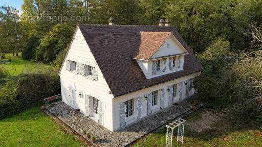 Maison à MAREIL-LE-GUYON
