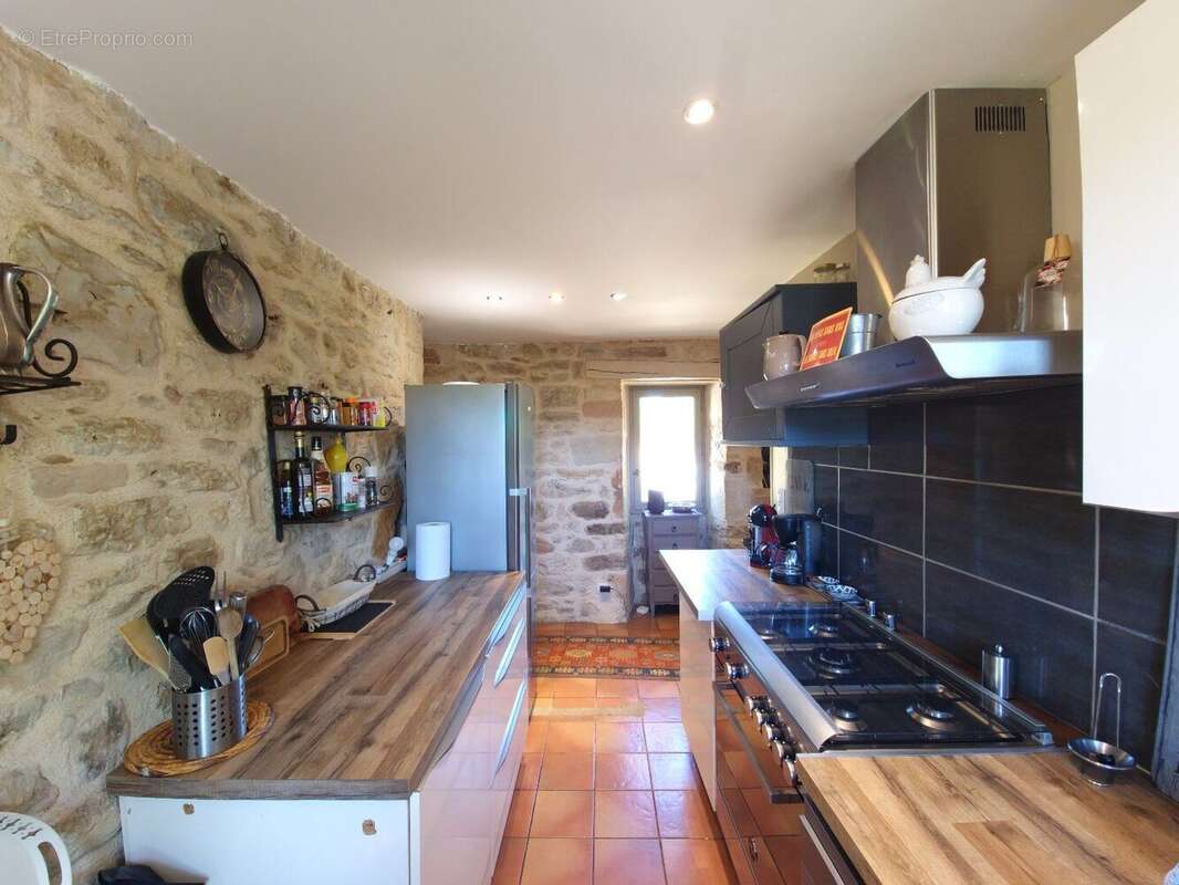 Belle maison en pierres dans un hameau calme - photo 11