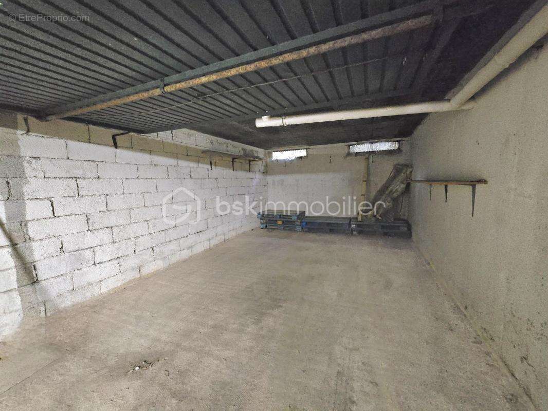 Parking à BALARUC-LES-BAINS