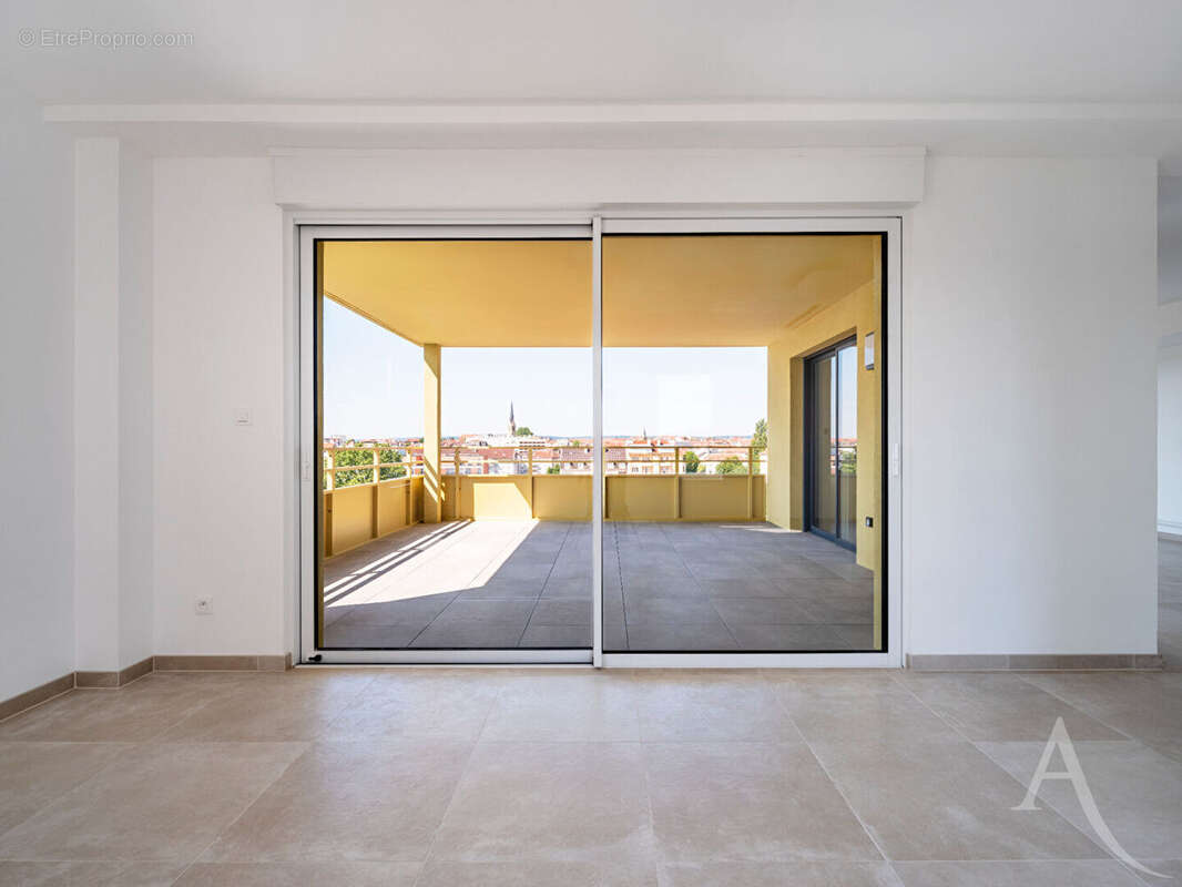 A VENDRE ! Appartement T5 avec terrasse en attique - photo 6
