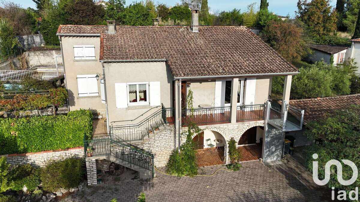 Maison 120 m² à Saint-Etienne-De-Fontbellon  - photo 4