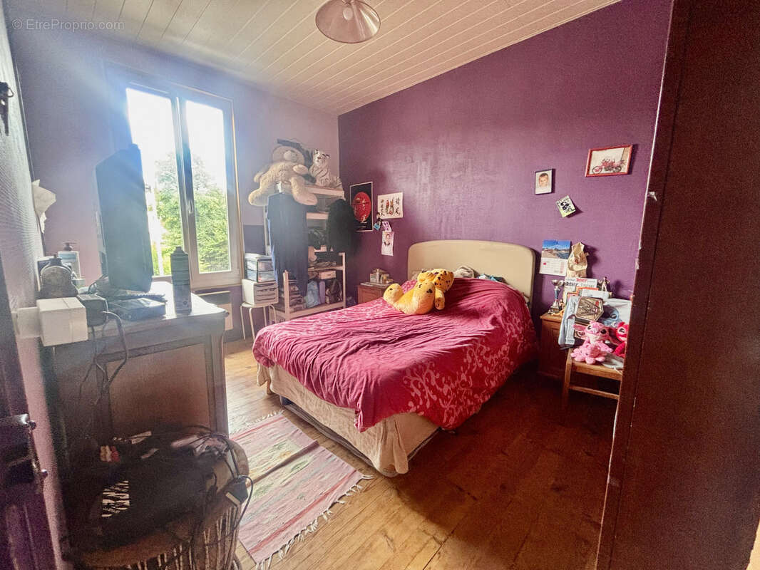 Cognin   Maison à rénover sur 1 049 m2 de terrain avec combles aménageables ! - photo 7