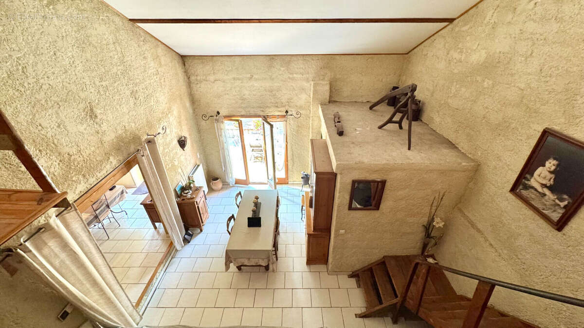 Mas avec piscine et dependances sur 1133 m² de jardin clos et arboré. - photo 11