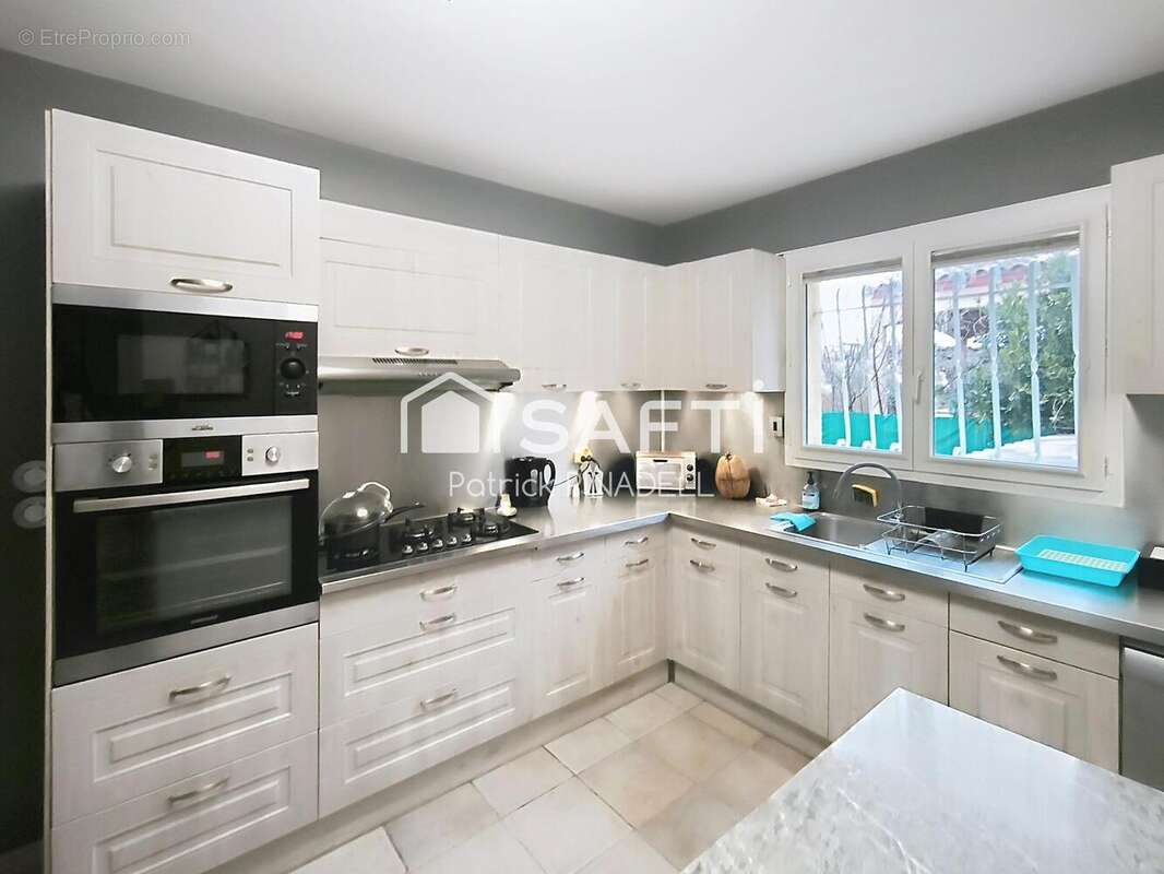 Maison 135 m² à Latour-De-France  - photo 5