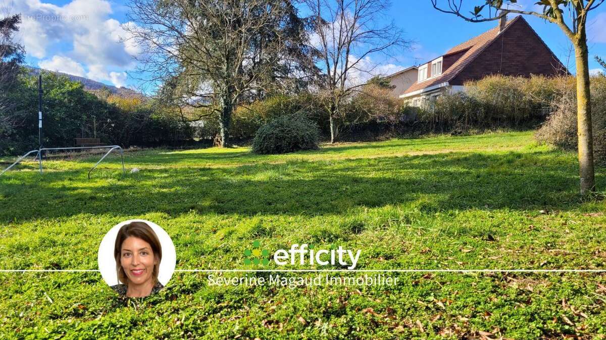 Terrain à PONTCHARRA-SUR-TURDINE