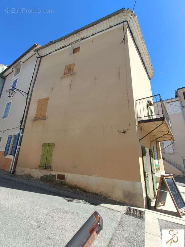 Maison 150 m² à Quinson  - photo 2