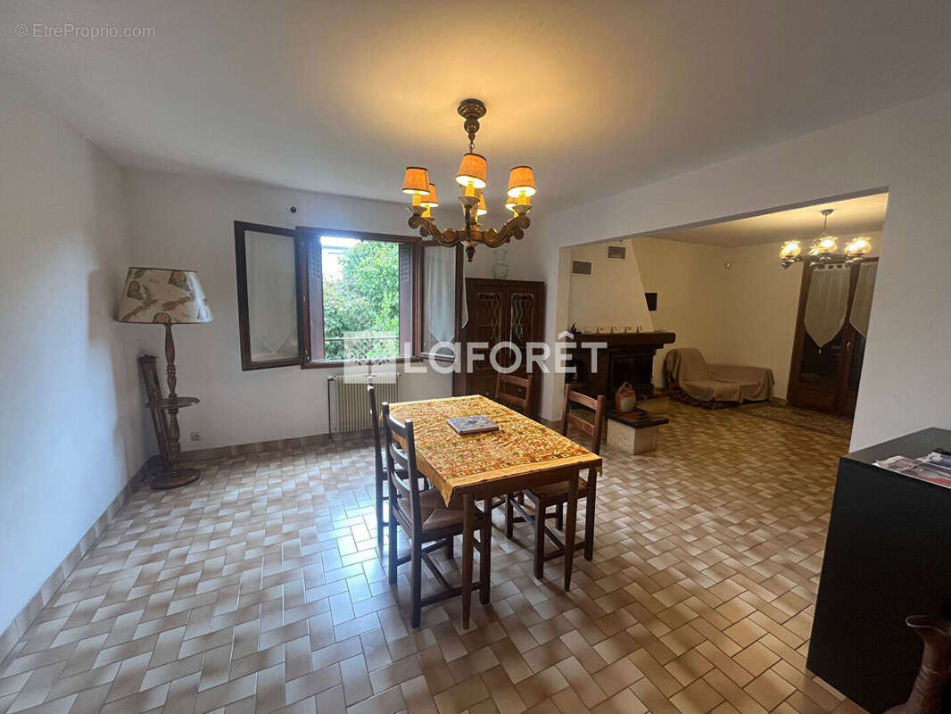 Maison Les Pavillons Sous Bois 6 pièce(s) 152 m2 - photo 2