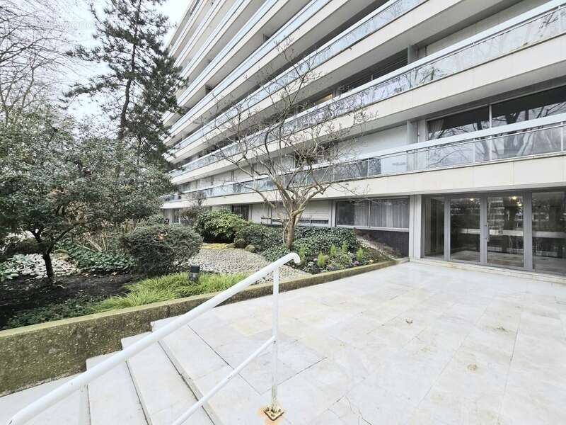 Appartement à NEUILLY-SUR-SEINE